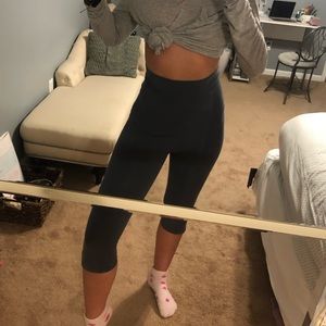 grey high waisted crop legging